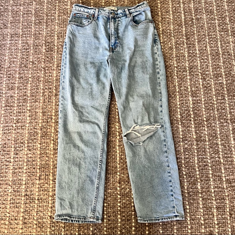 A&F Ultra High Rise Ankle Straight Jeans - 29 LONG